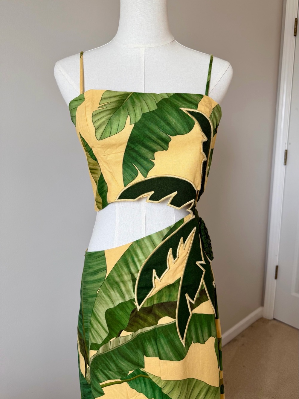 FARM Rio Soft Yellow 3D Banana Leaves Cutout Maxi Dress Lined NWT - Size M/L - Picture 3 of 15